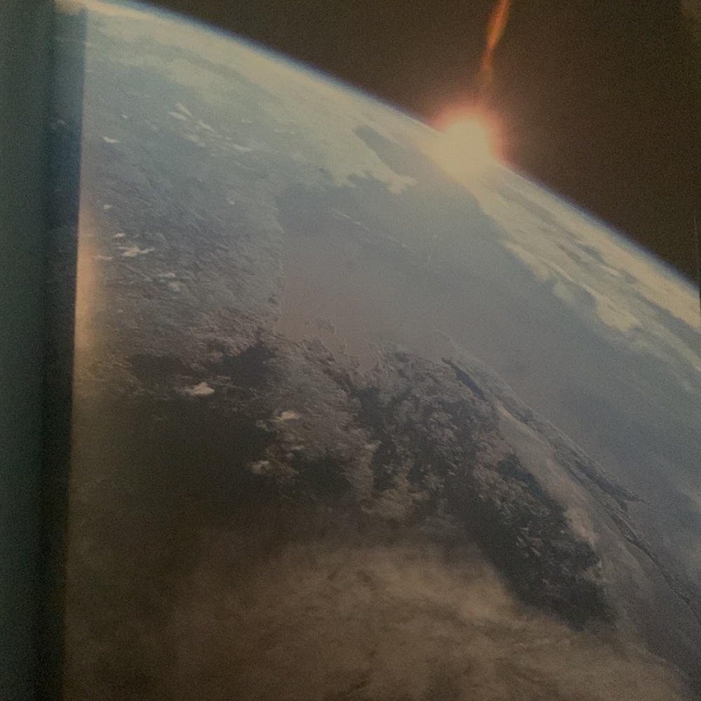 🌿Hardback Planet Earth Book 📚 🌎 - Picture 2 of 9